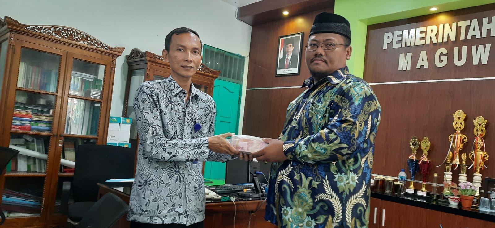 PENYERAHAN BANTUAN PENGGALANGAN DANA SOLIDARITAS PALESTINA