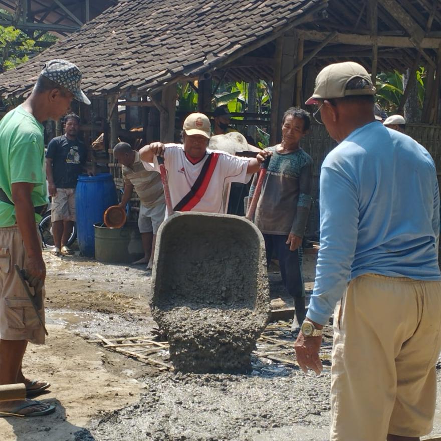 SAMBILEGI LOR MENERIMA BANTUAN PADAT KARYA COR  JALAN