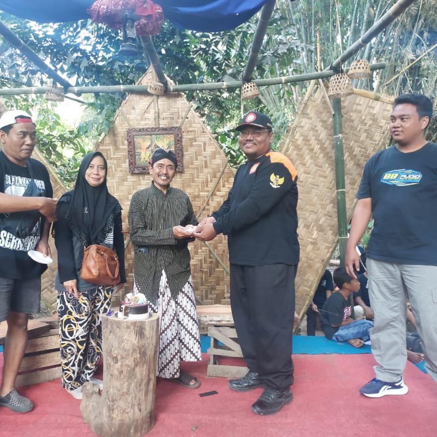 PASAR MINGGU LEGI MERAYAKAN ULANG TAHUN YANG KE 1