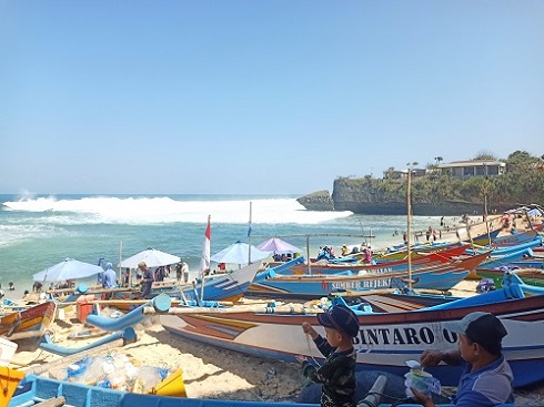 WARGA RT04 MENGADAKAN ACARA DOLAN BARENG KE BEBERAPA PANTAI DI GUNUNG KIDUL