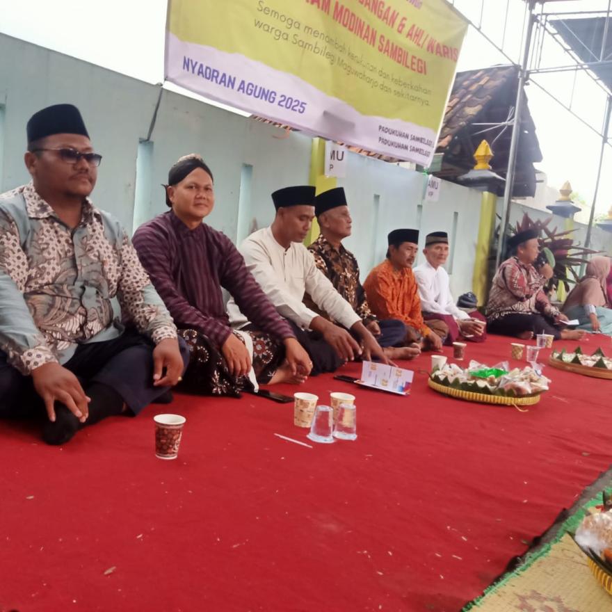 ACARA NYADRAN DI MAKAM MODINAN SAMBILEGI, DIPADATI RIBUAN PENGUNJUNG