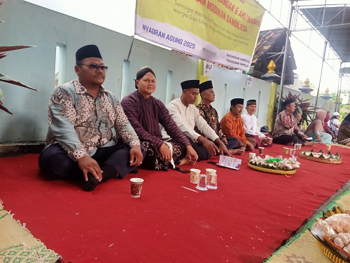 UPACARA ADAT NYADRAN DILANGSUNGKAN DI MAKAM MODINAN