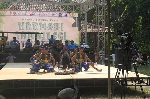PENTAS SENI BUDAYA MENGANGKAT TEMA HARMONI SAMBILEGI LOR